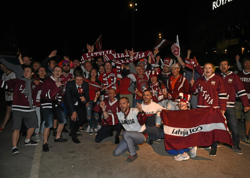 Dažiem līdzjutējiem tomēr parādās izredzes vērot hokeja čempionātu klātienē