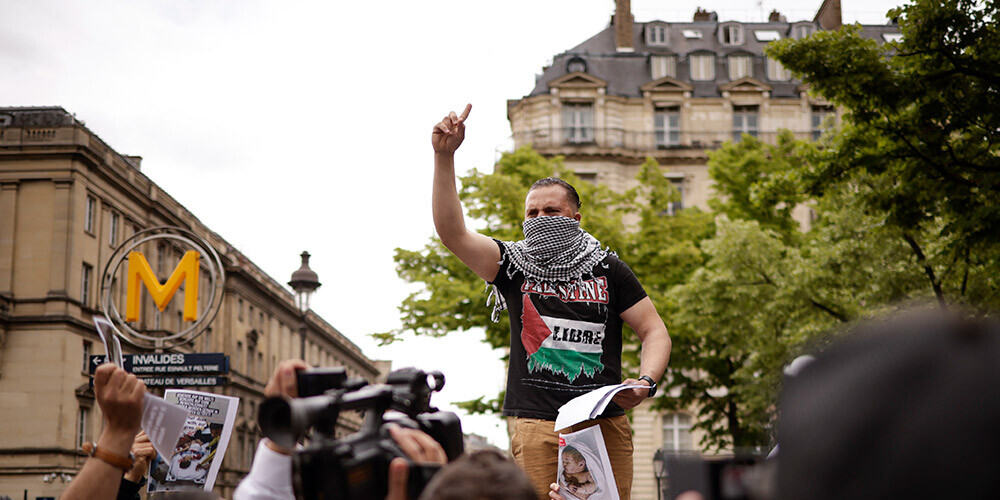 Palestīniešu atbalsta demonstrācijas rīkotāji Parīzē atsakās pakļauties tiesas aizliegumam