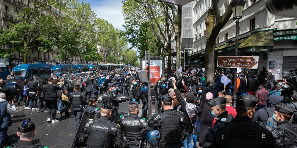 FOTO: Francijas policija cenšas savaldīt nesankcionētas palestīniešu atbalsta demonstrācijas
