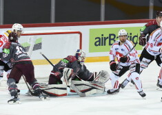 Latvijas hokeja izlase arī otrajā spēlē pret Šveici piedzīvo zaudējumu