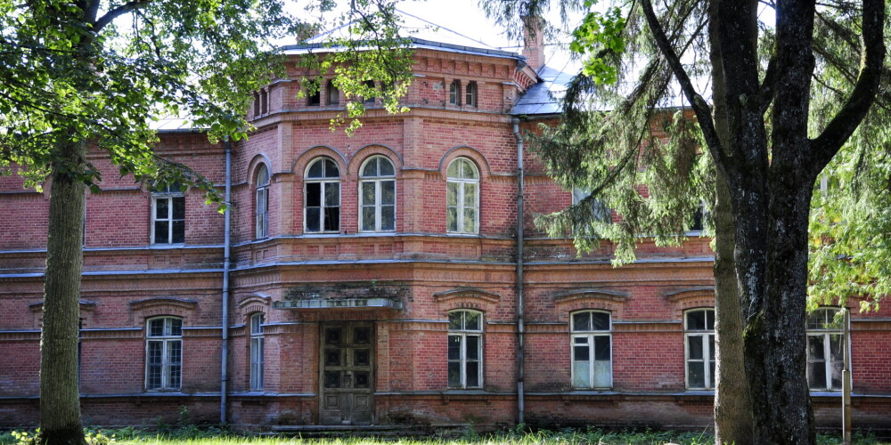 Bijušās sanatorijas "Mežciems" īpašnieks nepiekrīt pārdot vēsturisko ēku Daugavpils pašvaldībai par tās piedāvāto cenu
