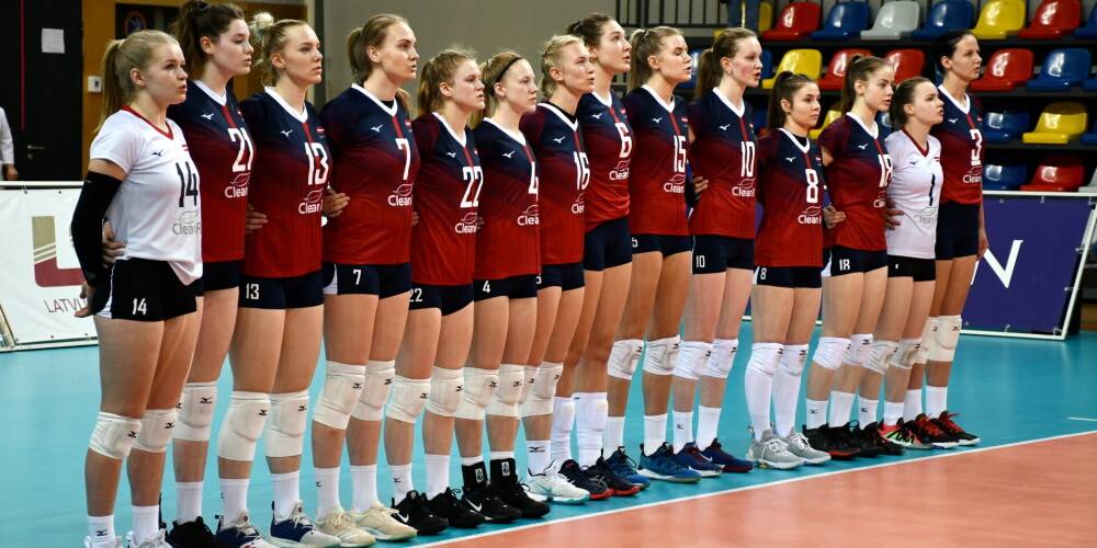 Latvijas volejbolistes EČ kvalifikāciju noslēdz ar zaudējumu Čehijai