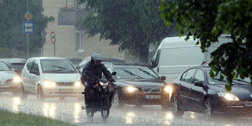 Pirmdien vietām Latvijā gaidāms stiprs lietus un pērkona negaiss