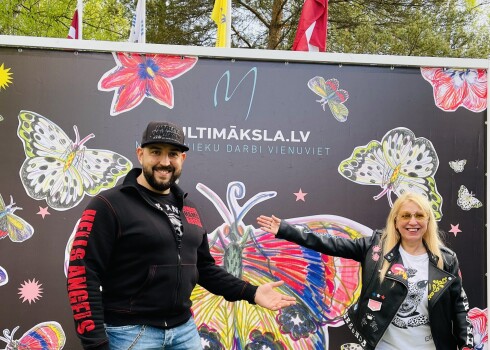 FOTO: "Multimākslas" zvaigznes apceļo Latviju, tirgo labumus un bauda atpūtu