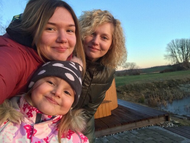 Ieva Smildzēja ir ne tikai skolotāja, bet arī divu meitu mamma.
