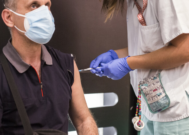 Vakcinētajiem rosina noteikt virkni papildu atvieglojumu, kā arī apsver ieviest “Latvijas loto” izlozi