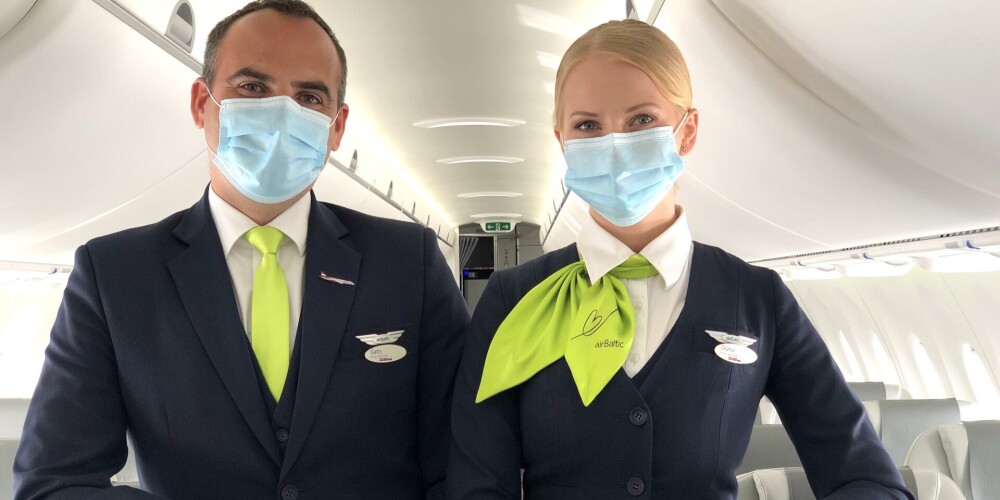 "airBaltic" atsāk pieņemt darbā lidojumu apkalpi; viena no prasībām – vakcinācija