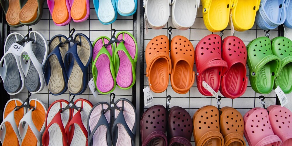 Обувь Crocs бьет все рекорды популярности. Почему?