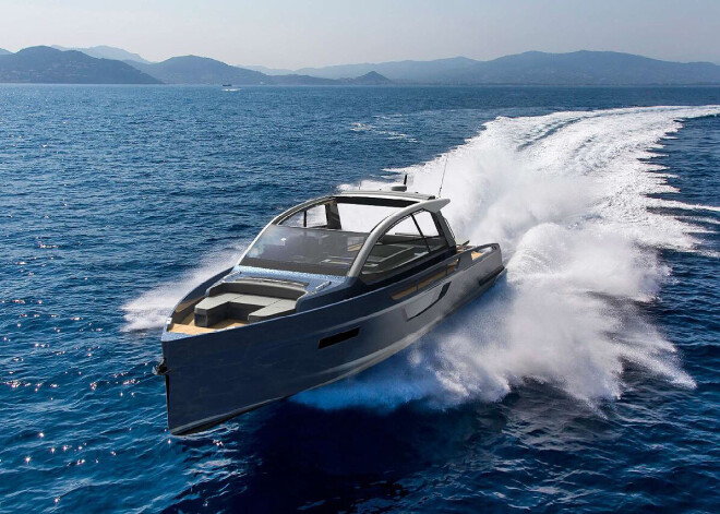 "Tesla на воде" в Рижском порту - над проектом работают более 15 специалистов различных профессий