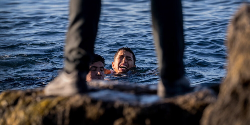 Рекордный наплыв мигрантов: почти пять тысяч нелегалов возвращены из испанской Сеуты в Марокко