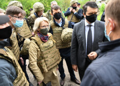 FOTO: Mūrniece Ukrainā apmeklē militārā konflikta skarto Doņeckas apgabalu