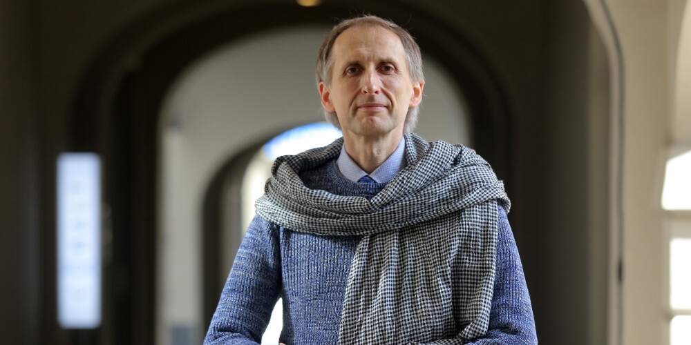 Filozofijas, garīgo prakšu un reliģiju vēstures pasniedzējs Valdis Svirskis.