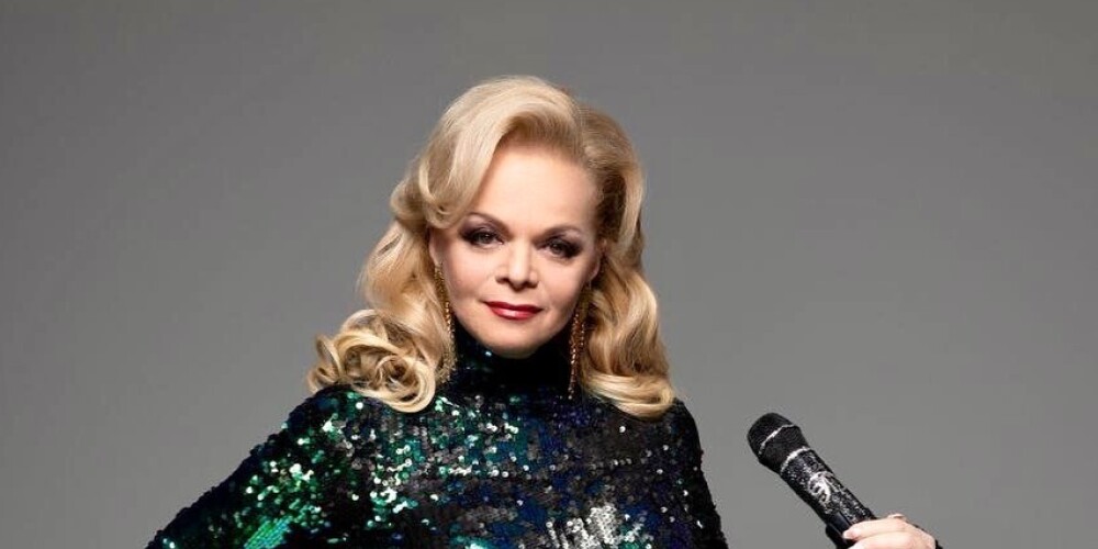 Лариса Долина