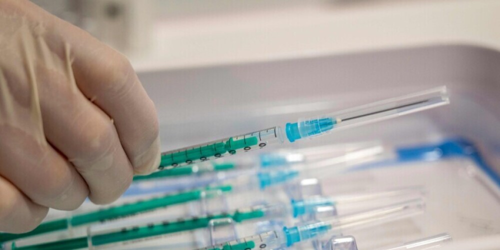 Латвия продолжает приближаться к средним показателям вакцинации по ЕС