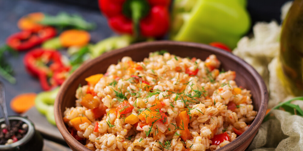 Grūbu biezputra ar burkāniem