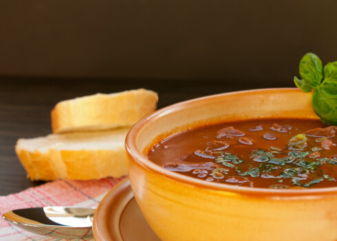 Pikantā siera zupa ar malto gaļu