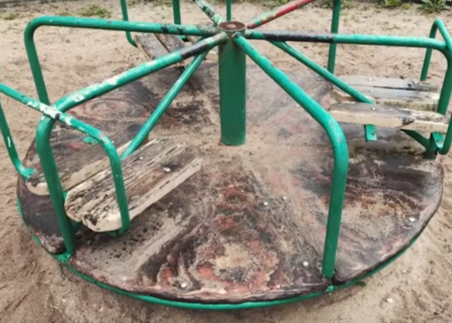 Cамые страшные и опасные детские площадки Латвии