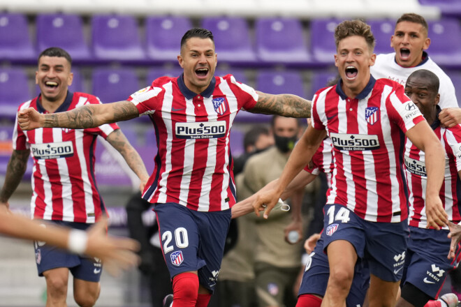 Madrides "Atletico" komanda sestdien atgriezās Spānijas čempiones futbolā tronī, kur pēdējo reizi bija 2014.gadā.