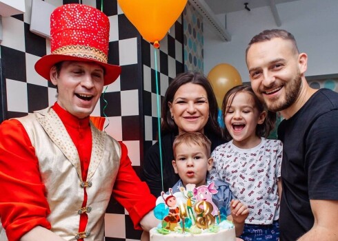 44-летняя звезда "Битвы экстрасенсов" Виктория Райдос стала мамой в третий раз