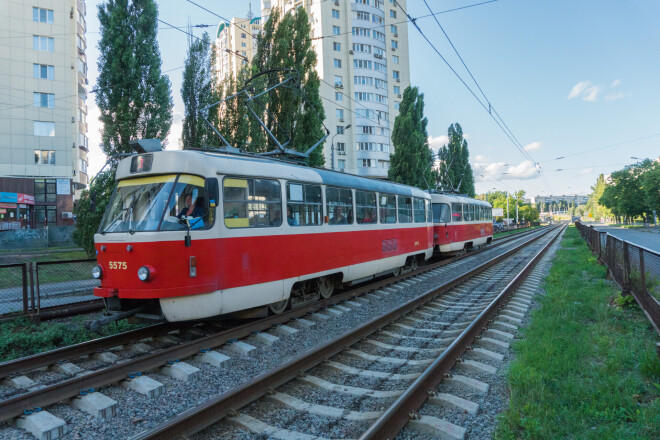 Vienu no pirmajām ātrgaitas tramvaja līnijām bija paredzēts izbūvēt Latvijas galvaspilsētā, bet to uzcēla Ukrainas galvaspilsētā Kijevā, kur tā darbojas joprojām.