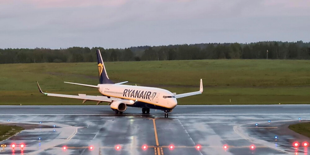 Baltkrievijas sagrābtā "Ryanair" lidmašīna nolaidusies Viļņā; tajā arī abi Latvijas valstspiederīgie
