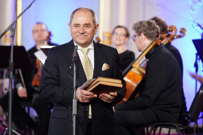 "Esam gandarīti, ka mums ir izveidojusies veiksmīga sadarbība ar pasaulslaveno vijolnieku Gidonu Krēmeru un viņa vadītajiem "Kremerata Baltica" un "Kremerata Lettonica" orķestriem. "Kremeratai Baltica" Vāgnera nams bija mājvieta, pirms to slēdza, un mēs esam pagodināti sagaidīt viņus atpakaļ atjaunotajā ēkā,” saka Rīgas Riharda Vāgnera biedrības valdes priekšsēdētājs Māris Gailis.