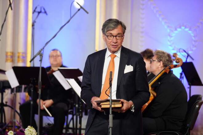 Vācijas vēstnieks Latvijā Kristians Helts: “Koncerts tiek veltīts ne tikai Riharda Vāgnera piemiņai, jo šogad mēs atzīmējam arī vēl divas nozīmīgas jubilejas – Vācijas un Latvijas diplomātisko attiecību nodibināšanas simtgadi un 30 gadus kopš to atjaunošanas 1991. gadā.  Ar šo koncertu sākas arī Vāgnera nama muzikālo tradīciju atjaunošana, kas atspoguļo mūsu savstarpējo attiecību un saikņu seno vēsturi.”