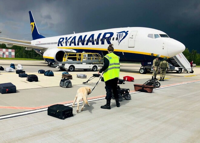 Главы стран Балтии осудили принуждение к посадке в Минске самолета Ryanair