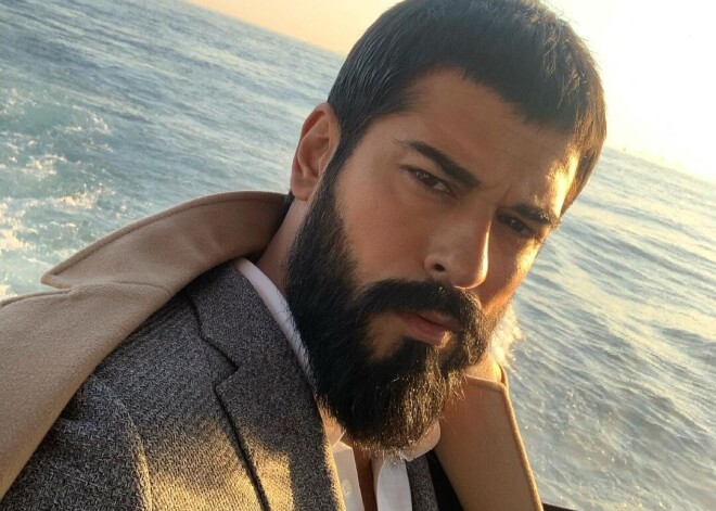 Звезда сериала "Великолепный век": самый красивый актер Турции стал лицом бренда одежды для богатых и знаменитых