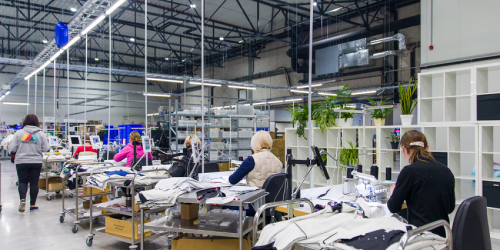 "Printful" ir apdrukas un šūšanas ārpakalpojumu uzņēmums, kas izgatavo un piegādā pasūtījumus internetveikalu vārdā.