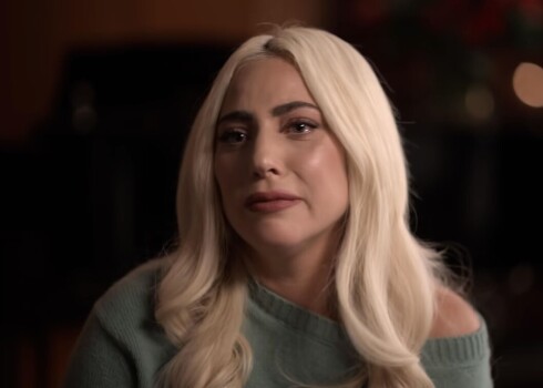 Lady Gaga atklāj, ka 19 gadu vecumā palikusi stāvoklī. Viņu izvarojis sabiedrībā zināms cilvēks