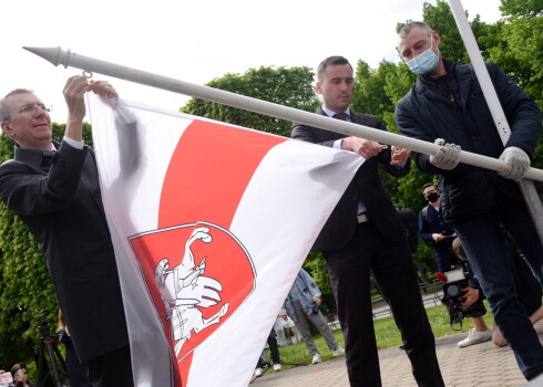 No Rīgas ielām pazudis par godu hokejistiem izliktais Baltkrievijas karogs