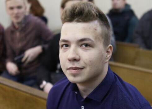 Aizturētā Protaseviča mātei paziņots, ka viņas dēls smagā stāvoklī atrodas slimnīcā