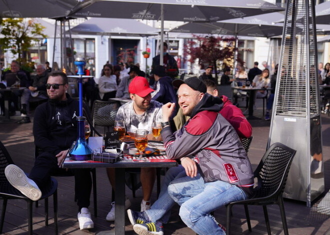 Latvijas vīriešu hokeja izlase pirmdien pasaules čempionāta trešajā spēlē izcīnīja uzvaru pret Itāliju, lai arī tiesneši mājiniekiem neieskaitīja divus vārtus. Latvija "Arēnā Rīga" B apakšgrupas trešajā spēlē ar 3:0 (0:0, 1:0, 2:0) uzvarēja Itāliju.