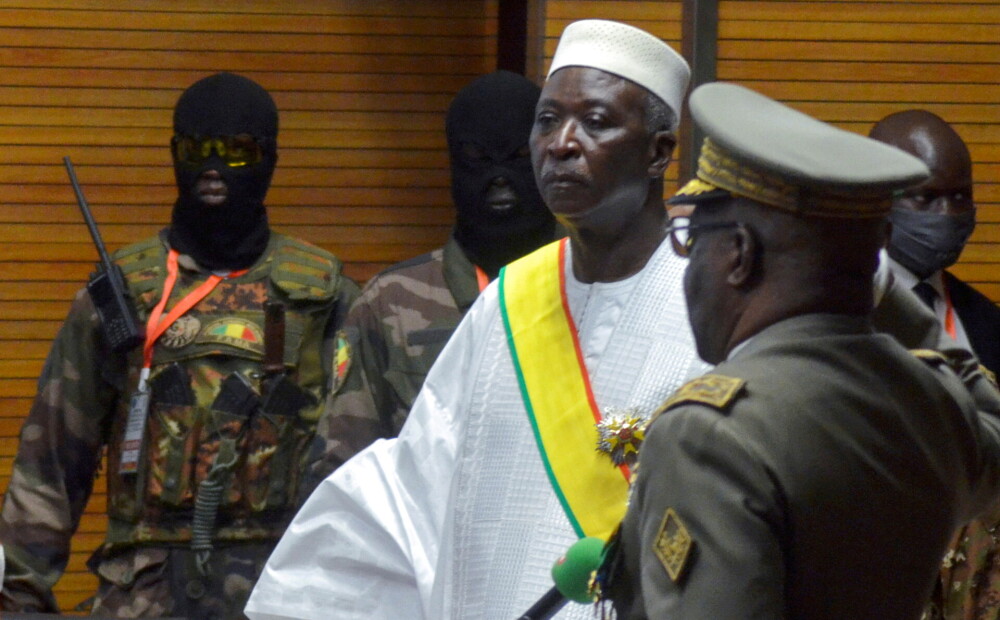 Mali armija aiztur prezidentu un premjerministru