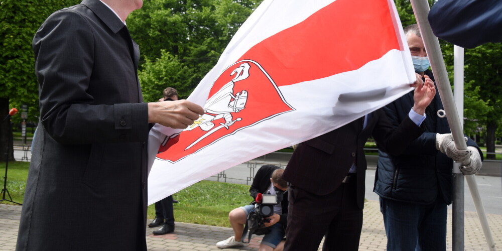 Президент: замена флага Беларуси - сигнал, что мы не признаем правящий режим соседнего государства
