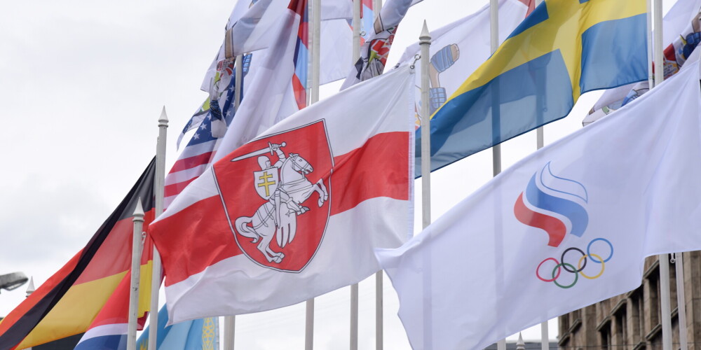IIHF pieprasa Rīgas mēram novākt čempionāta un organizācijas karogus vietās, kur uzlikts Baltkrievijas vēsturiskais karogs