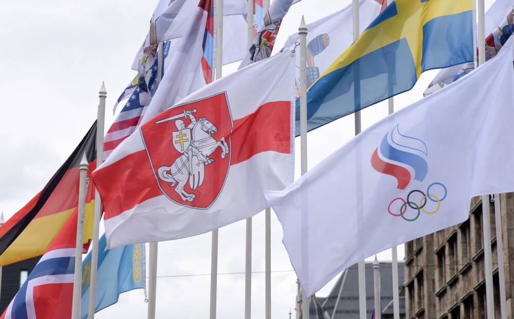 IIHF pieprasa Rīgas mēram novākt čempionāta un organizācijas karogus vietās, kur uzlikts Baltkrievijas vēsturiskais karogs