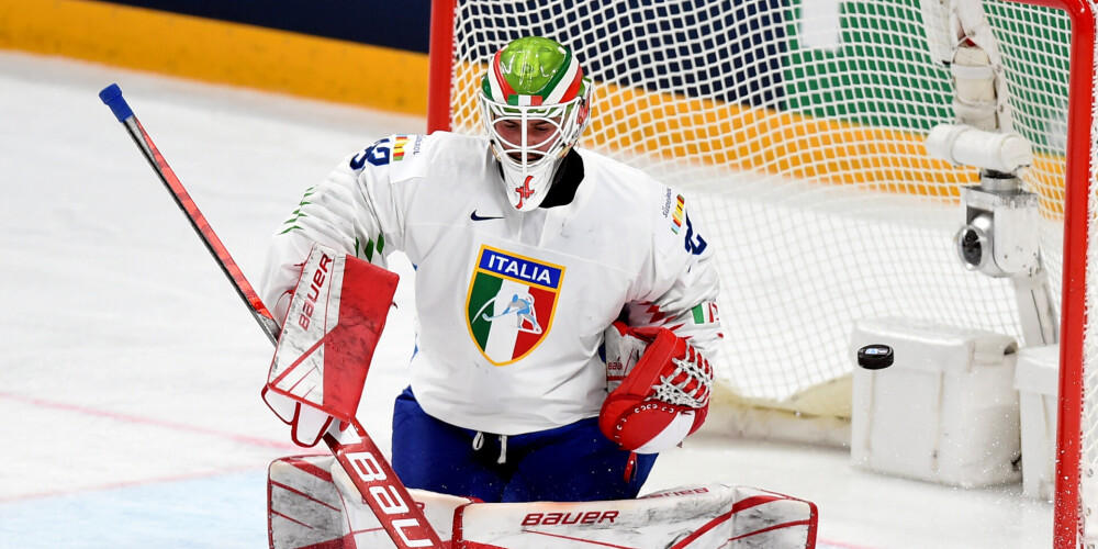 VIDEO: Latvijas hokeja izlase “palīdzējusi” Itālijas vārtsargam dominēt dienas labākajos atvairītajos metienos