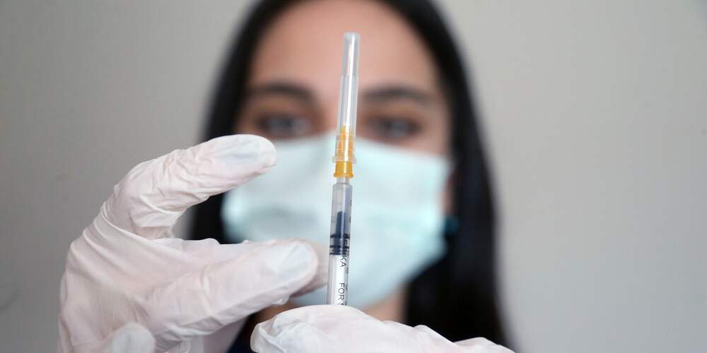 Ekonomikas ministrija rosina vakcinētās personas atbrīvot no vairākiem ierobežojumiem