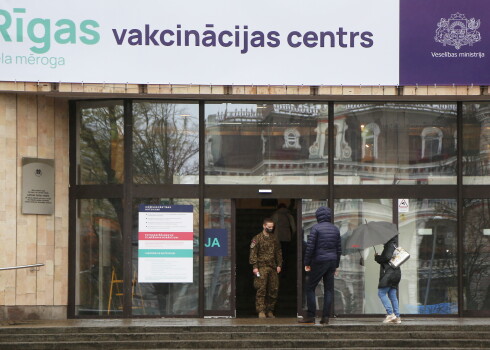 Liela mēroga vakcinācijas centrs Rīgas Kongresu namā.