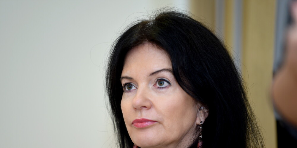 Saeimas opozīcija lūdz Kariņu pieprasīt Petravičas demisiju