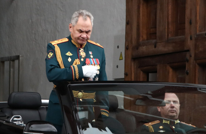 Krievijas aizsardzības ministrs Sergejs Šoigu, kas aizrāvies ar mistisku militāri sakrālu tempļu būvniecību savulaik esot veicis slepenos rituālus, lai izsauktu ļaunos garus.