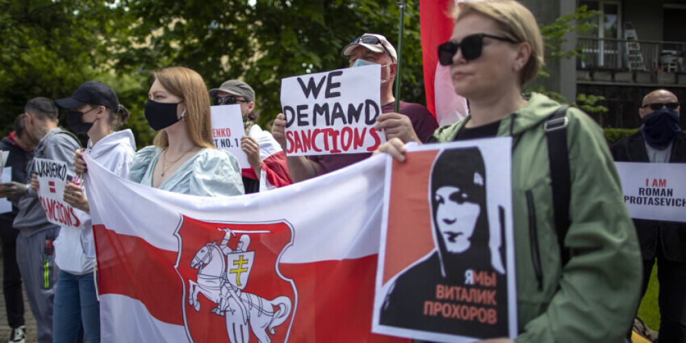 Литва проявляет солидарность с Латвией и высылает двух сотрудников посольства Беларуси