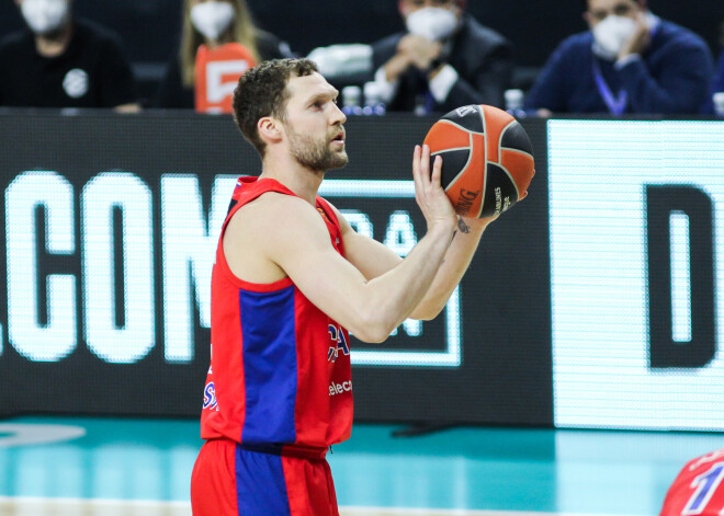 Strēlnieks un CSKA Eirolīgas pusfinālā atzīst "Anadolu Efes" pārākumu