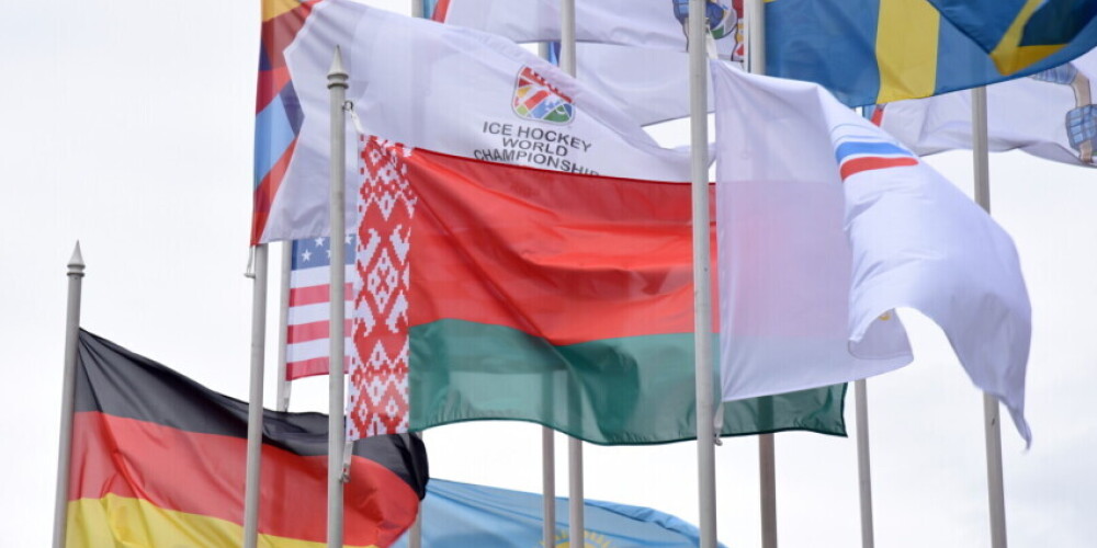 Что стало с официальным флагом Беларуси, который сняли мэр Риги и Ринкевич?