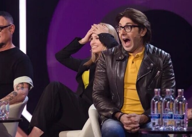 Андрей Малахов в ярости плеснул водой в известного телеведущего; у шоумена сдают нервы