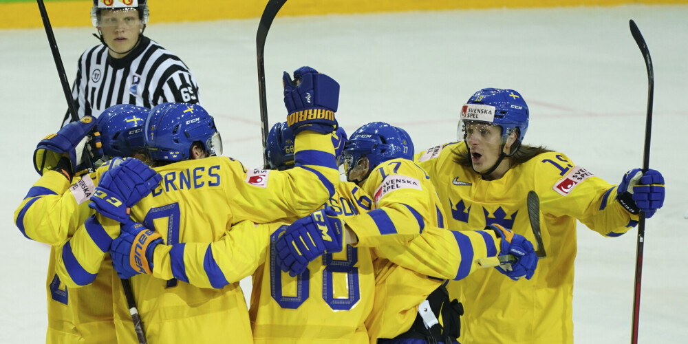 Zviedrijas hokejisti uzvar Slovākiju un pakāpjas uz ceturto vietu