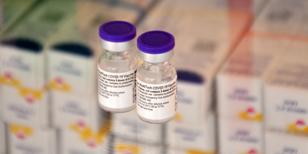 Сегодня в Латвию будет доставлено 117 000 вакцин Pfizer/BioNTech и 56 400 вакцин AstraZeneca