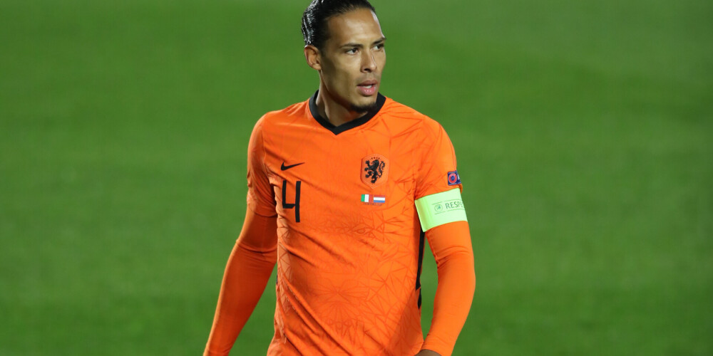 Nīderlandes futbola izlasei Eiropas čempionāta finālturnīrā nepalīdzēs aizsardzības balsts van Dijks